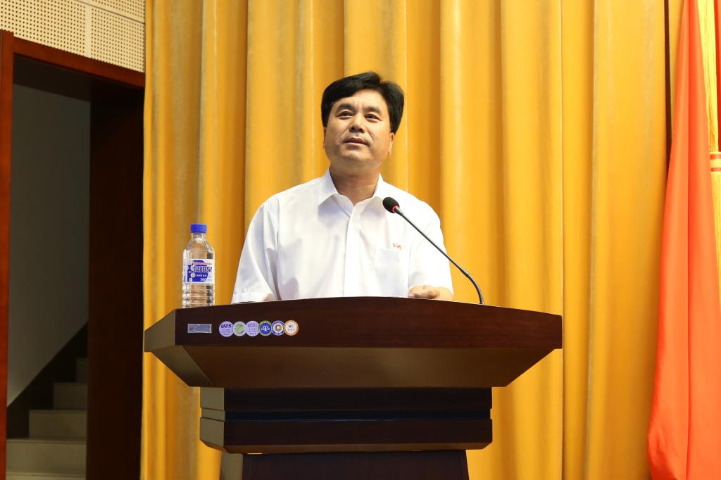 学院党委书记王喜库讲话