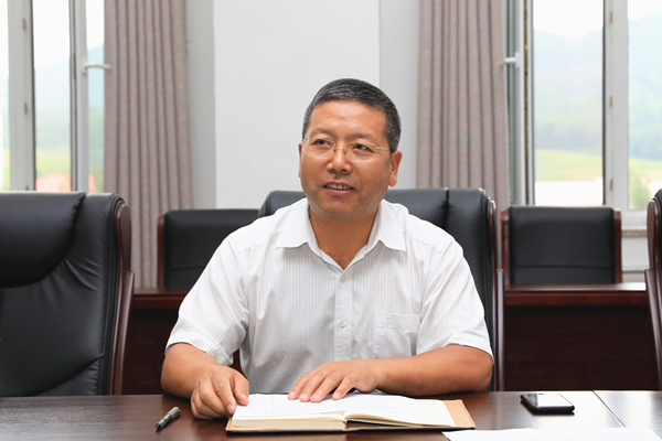 党委副书记徐彤宝主持会议